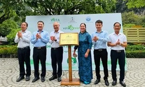 Gắn biển 'Du lịch xanh VITA GREEN' cho 4 đơn vị tại Ninh Bình