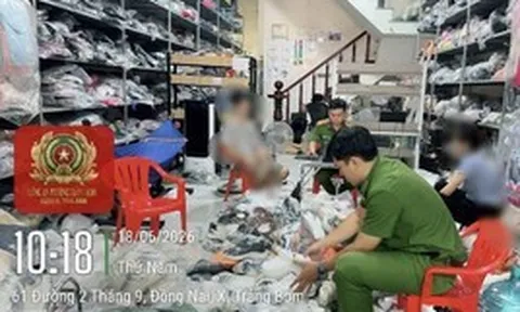 Công an liên tiếp kiểm tra nhiều cơ sở kinh doanh giày dép, tạp hóa