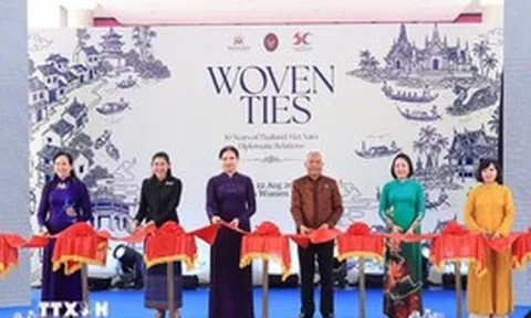 Chủ tịch Quốc hội Thái Lan dự khai mạc Triển lãm 50 năm quan hệ ngoại giao Việt Nam-Thái Lan