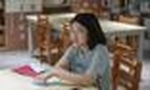 Mẹ đơn thân làm nghề nặng nhọc nuôi con ăn học, con gái được tuyển thẳng trường ĐH top đầu nói một câu khiến nhiều người xúc động