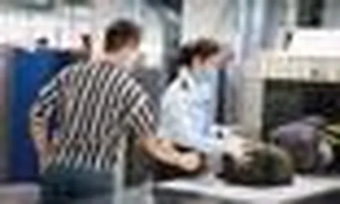 Ai sắp đi Thái Lan chú ý: Từ 16/10, sân bay có thể mở vali để kiểm tra ngay cả khi hành khách không có mặt