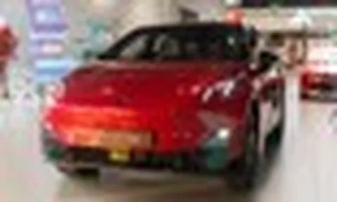 Cận cảnh mẫu xe điện đầu tiên của Lynk & Co về Việt Nam
