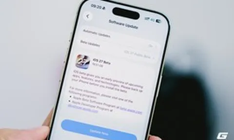 Apple phát hành iOS 27 Public Beta đầu tiên: Siri nâng cấp AI mạnh nhưng không phải ai cũng dùng được