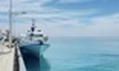 Xuất hiện cảnh tượng hiếm gặp trên biển miền Trung, một người dân nhanh tay ghi lại