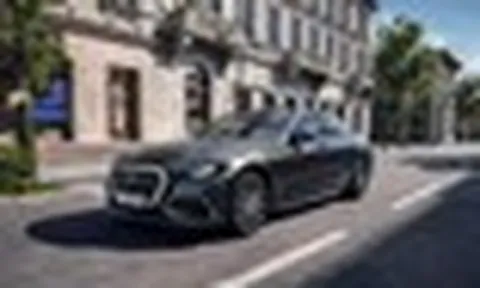 Tin xe 20/8: Mercedes-Benz C-Class 2027 thêm AI và loạt công nghệ mới