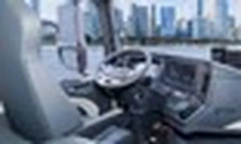 Hãng xây nhà máy ở Huế ra mắt xe điện hạng nặng, tặng trụ sạc giá hơn 1 tỷ đồng khi mua 5 xe