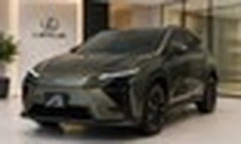 Lexus NX lộ nhiều chi tiết trước giờ ra mắt: Bỏ lưới tản nhiệt truyền thống, màn 14 inch, vô-lăng giống ES, ghế đỏ lạ mắt