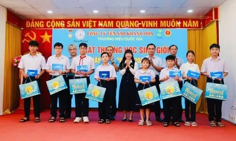 Yến sào Khánh Hòa dành gần 2,3 tỷ đồng khen thưởng 2.170 học sinh