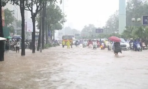 Hà Nội lý giải vì sao đường Tố Hữu ngập sâu dù gần hồ thoát nước Đồng Bông 2