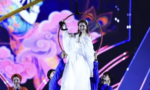 Hòa Minzy, Quang Hùng MasterD bùng nổ trong concert "Thanh xuân"