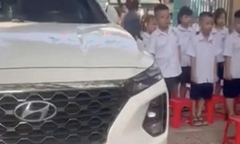 Phó hiệu trưởng nhận trách nhiệm vụ đỗ ô tô cạnh nơi học sinh chào cờ