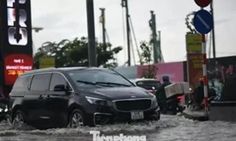 Trung tâm TPHCM ngập sâu