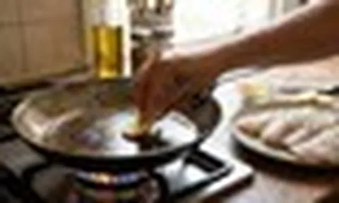 Vì sao nên cho 1 lát gừng vào chảo trước khi chiên cá? Nhiều người ước biết sớm hơn