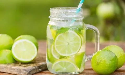 Uống nước chanh mỗi ngày suốt 6 tháng, người phụ nữ 32 tuổi bất ngờ khi đi khám