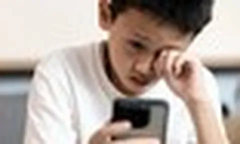 Cảnh báo đến những cha mẹ có con 12 tuổi đang sở hữu điện thoại thông minh