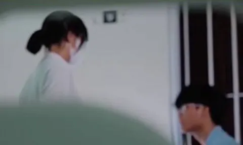 Nghe con nói “có người theo dõi, có camera trên trời”, ông bố tìm hiểu mới phát hiện sự thật đau lòng