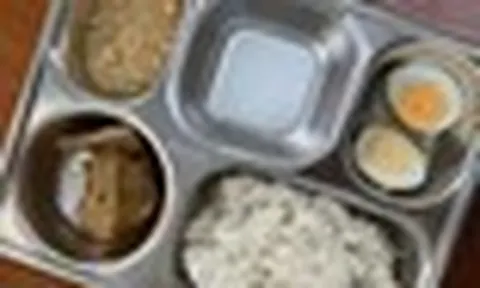 Suất ăn bán trú lèo tèo, gần 13h mới được ăn trưa: Trách nhiệm thuộc về ai?