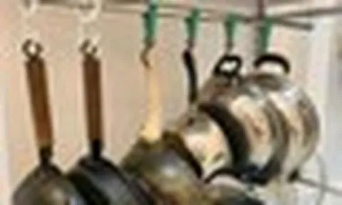 Nhìn 7 cách cất nồi chảo này tôi mới hiểu vì sao bếp nhà mình lúc nào cũng chật: Hóa ra trước giờ xếp sai hết