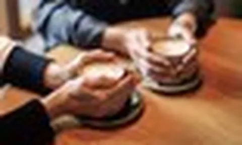 Uống trà, cà phê mỗi ngày, đừng bỏ qua 1 điều: Nghiên cứu trên gần 1 triệu người cảnh báo cách uống có thể liên quan nguy cơ ung thư