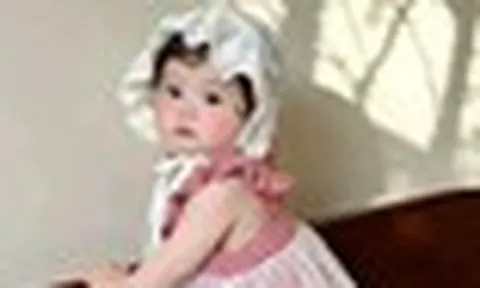 Nuôi dạy con gái đừng chỉ khen con "xinh xắn" và "ngoan ngoãn": 5 cách giúp "bình rượu mơ" lớn lên tự tin, mạnh mẽ và giàu nội lực