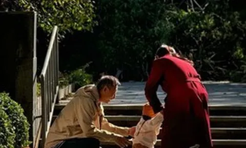 1 kiểu bất hiếu mới đang âm thầm xuất hiện: Cha mẹ không nhận ra, thậm chí còn tự hào khoe con