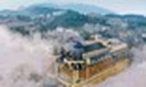 Việt Nam có 1 "cung điện Pháp" nằm ở độ cao 1.600m, mát mẻ quanh năm: 5 năm liền thắng giải "hàng đầu châu Á", 3 năm liên tiếp được vinh danh "biểu tượng hàng đầu thế giới"