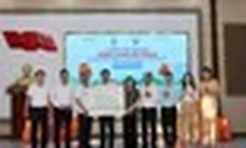 Tin xe 18/10: Toyota tặng 2.000 áo phao, Porsche hé lộ siêu xe Mission S