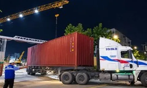 Xuyên đêm đón siêu máy xạ trị 2.000 tỷ đồng từ Mỹ về: 'Đại gia' Việt là người thứ 2 trên toàn cầu và đầu tiên tại Châu Á đặt mua