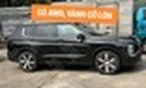 Mitsubishi Outlander thế hệ mới lộ diện tại Việt Nam: Có AWD, màn hình cỡ lớn, nội thất bọc da toàn bộ