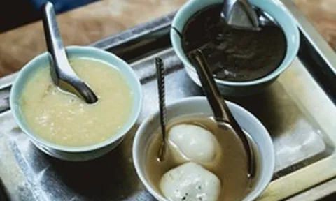 Trời vừa se lạnh, quán bánh trôi tàu bác Phạm Bằng chính thức mở lại: Trời lạnh mà, ăn một bát nóng hổi là 'quá đã'