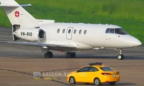 Máy bay tí hon dài 16m, tốc độ 828 km/h xuất hiện tại TP.HCM: Không chở khách thường, bên trong là nơi giành giật sự sống