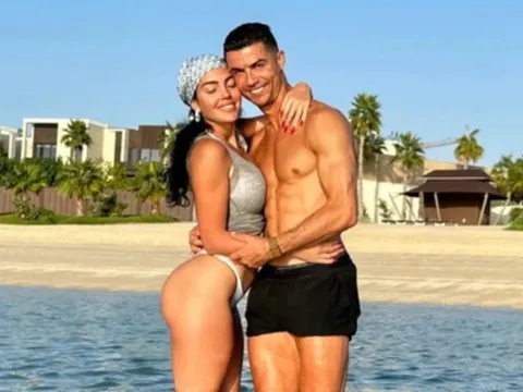 Dinh thự hàng trăm tỷ đồng của Cristiano Ronaldo và vợ trước thềm đám cưới