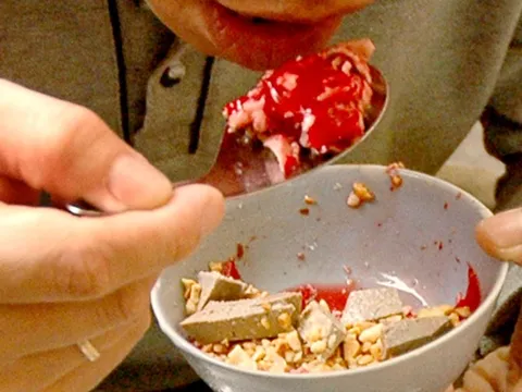 Đầu tháng ăn món quen để “lấy may”, người đàn ông 60 tuổi rơi vào nguy kịch