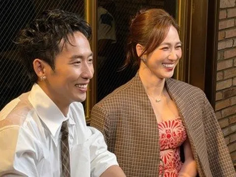 Tuấn Trần ngồi xe lăn, tình tứ với Phương Anh Đào gây sốt