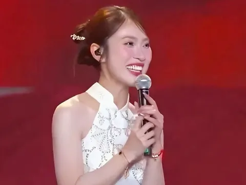 MC Khánh Vy gây sốt với câu chúc Tết "lạ tai" hút 8,5 triệu lượt xem