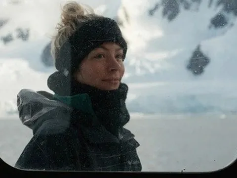 Cô gái Mỹ chi gần nửa tỷ đồng đón tuổi 29 ở nơi ít người tới nhất hành tinh