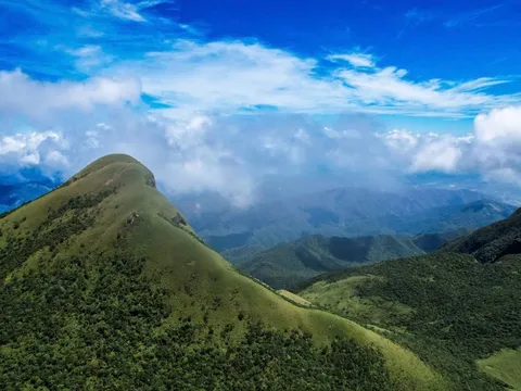 Du xuân trên "nóc nhà Quảng Trị" giữa mây Trường Sơn