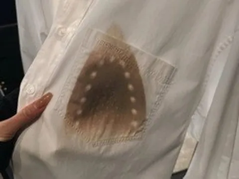 Áo sơ mi in vết cháy giá hơn 1.000 USD bị dân mạng chế giễu