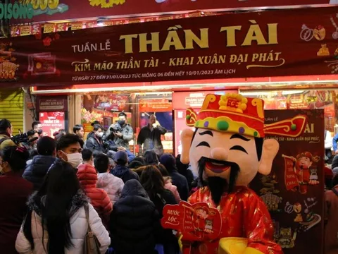 Chưa đến Vía Thần Tài, vì sao hàng loạt công ty vàng bạc đã đua nhau khai trương từ mùng 4 Tết ?