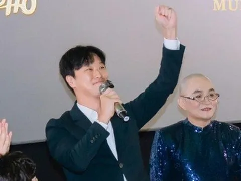 Giám đốc Hàn Quốc lý giải về hành động cúi lạy ở buổi chiếu phim "Mùi phở"