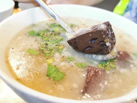 Tiết canh vịt của Việt Nam lọt vào top ẩm thực thế giới