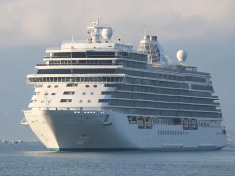 Khánh Hòa: Đón tàu biển cùng 800 du khách đầu xuân Bính Ngọ