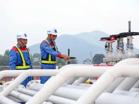 Chiến sự Trung Đông bùng nổ, doanh nghiệp xăng dầu họp khẩn bàn kế hoạch ứng phó