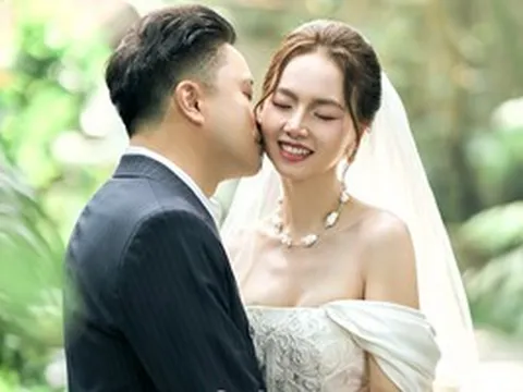Đinh Ngọc Diệp đẹp lung linh hóa cô dâu bên Victor Vũ