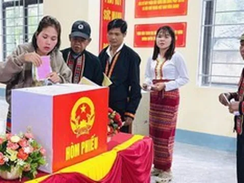 Hà Tĩnh: Dùng xe chuyên dụng hỗ trợ cử tri dân tộc Chứt đi bỏ phiếu