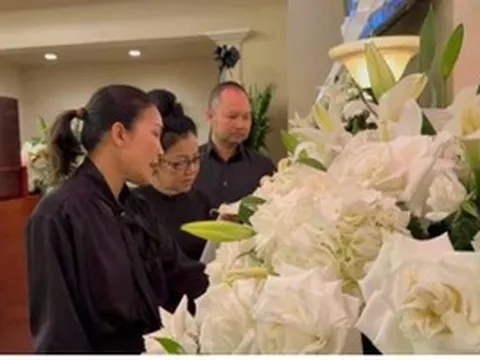 Ca sĩ Bích Phương khóc ngất trước linh cữu Kasim Hoàng Vũ