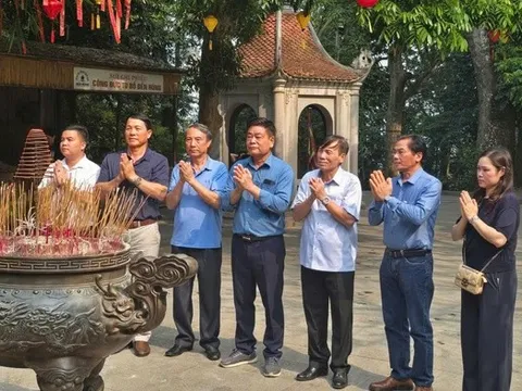 Chi hội Luật gia Văn phòng - Hội Luật gia tỉnh Phú Thọ dâng hương tưởng niệm các Vua Hùng
