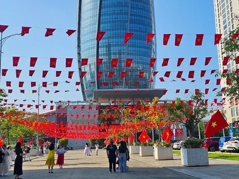 Du lịch Đà Nẵng “gồng mình” giữ giá dịch vụ