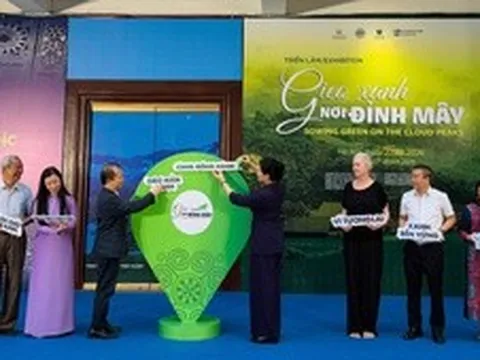 Triển lãm 'Gieo xanh nơi đỉnh mây'-Tôn vinh vai trò phụ nữ trong phát triển bền vững