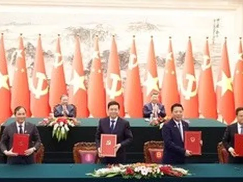 Việt Nam và Trung Quốc ký kết nhiều văn kiện hợp tác chiến lược